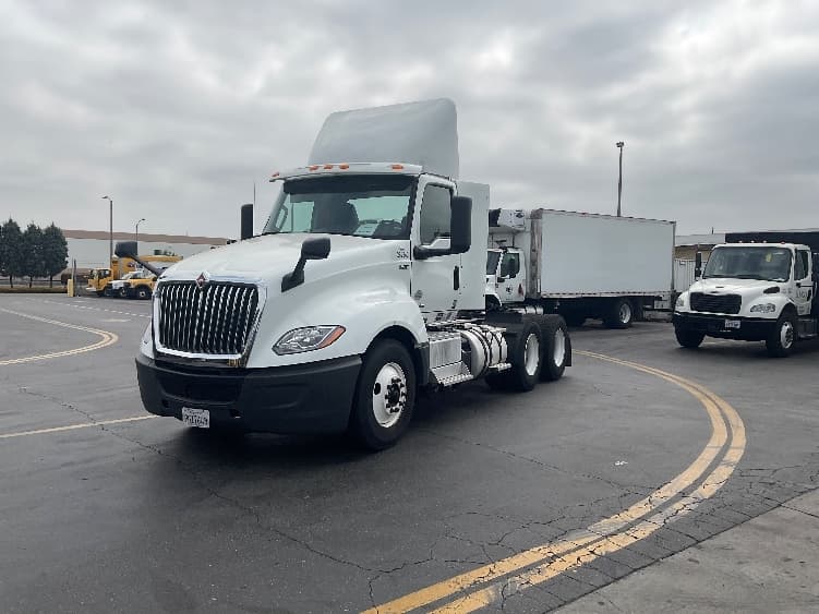 2019 International LT in Torrance, CA — photo 3