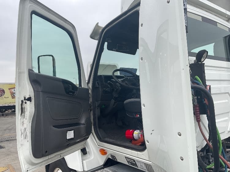 2019 International LT in Torrance, CA — photo 9