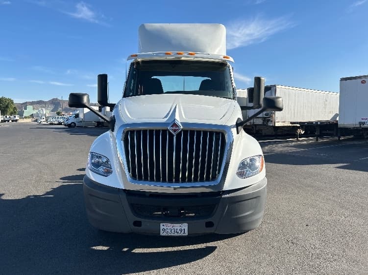 2019 International LT in Fontana, CA — photo 2