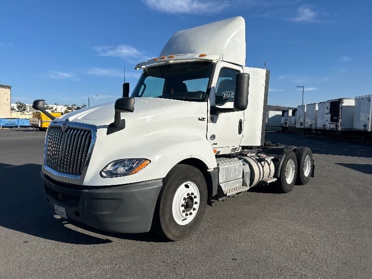 2019 International LT in Fontana, CA — photo 3