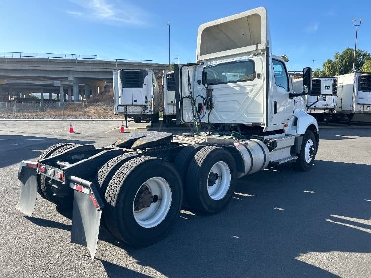 2019 International LT in Fontana, CA — photo 7