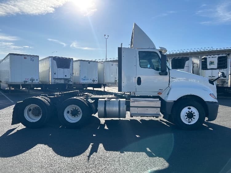 2019 International LT in Fontana, CA — photo 8