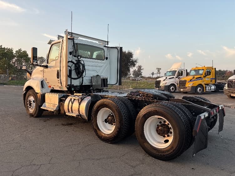 2019 International LT in Fresno, CA — photo 5