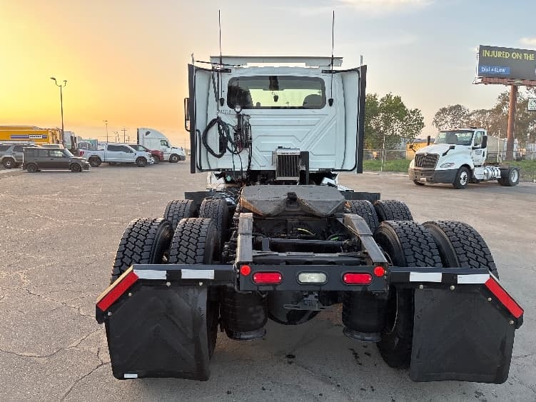 2019 International LT in Fresno, CA — photo 6