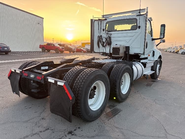 2019 International LT in Fresno, CA — photo 7