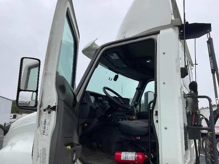 2019 International LT in Concord, NC — photo 9