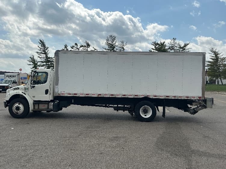 2020 Freightliner M2 106 in Cincinnati, OH — photo 4