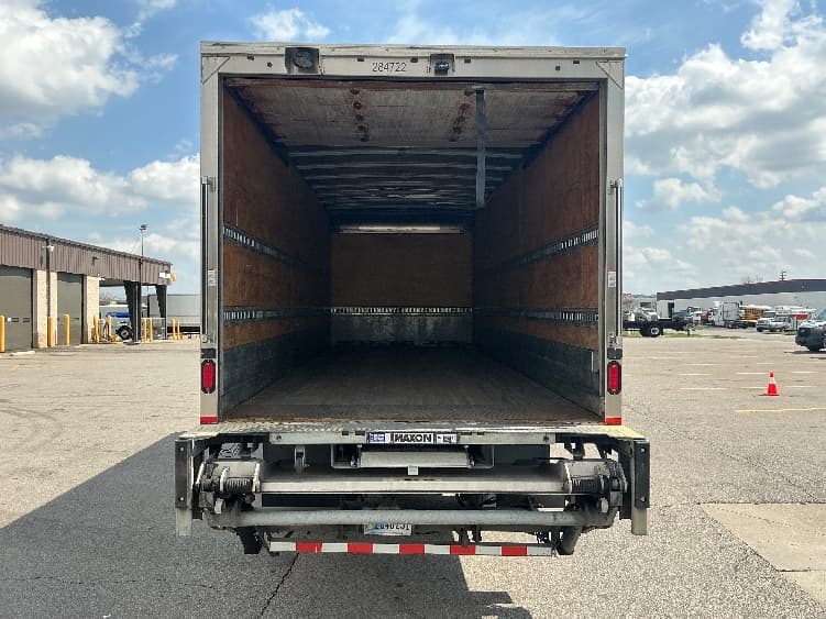 2020 Freightliner M2 106 in Cincinnati, OH — photo 8