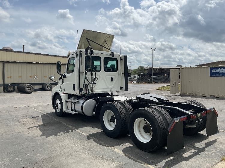 2020 Freightliner Cascadia in Dalton, GA — photo 5