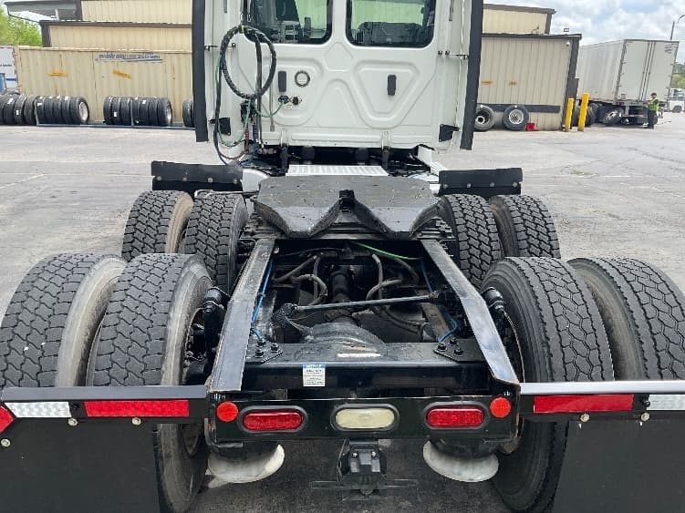 2020 Freightliner Cascadia in Dalton, GA — photo 6