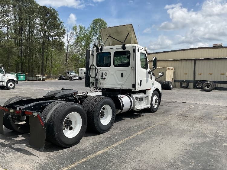 2020 Freightliner Cascadia in Dalton, GA — photo 7