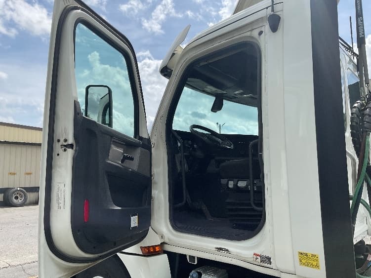 2020 Freightliner Cascadia in Dalton, GA — photo 9