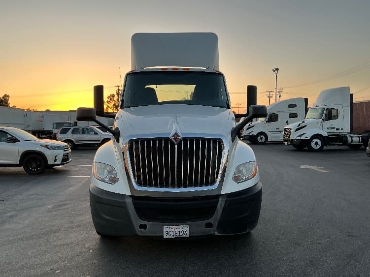 2020 International LT in Torrance, CA — photo 2