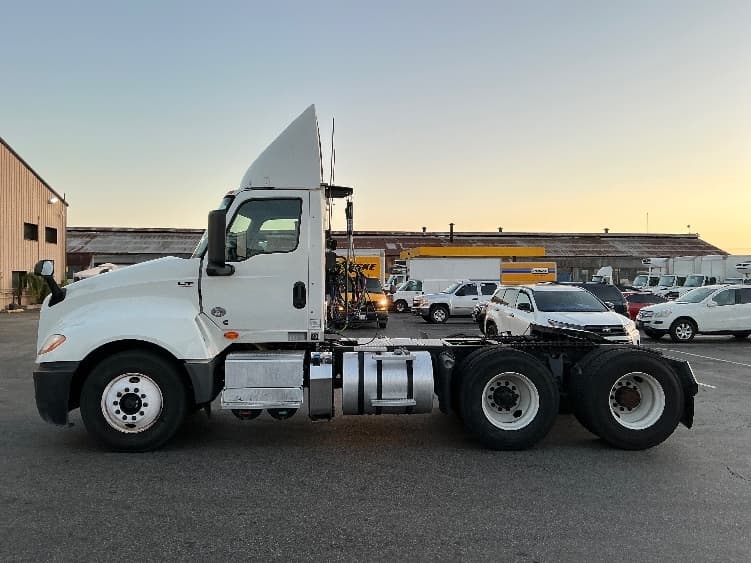 2020 International LT in Torrance, CA — photo 4