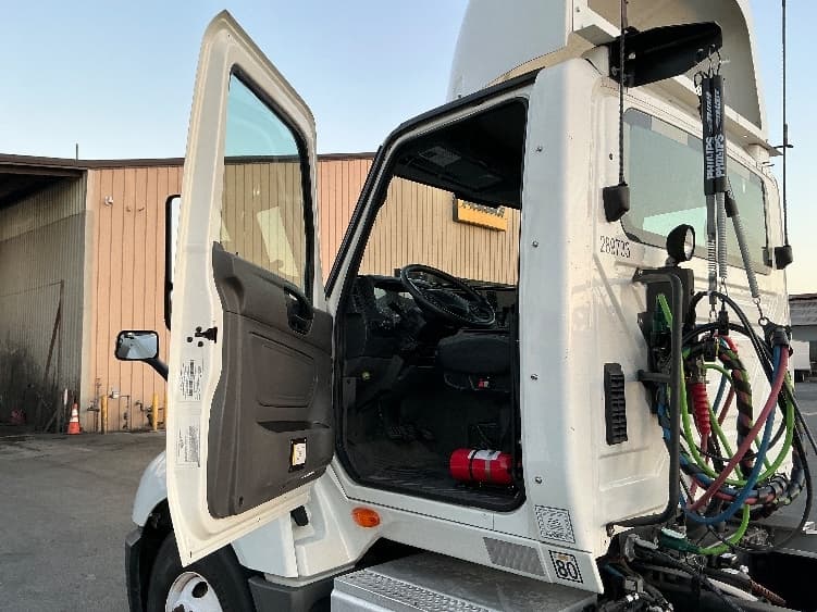 2020 International LT in Torrance, CA — photo 9