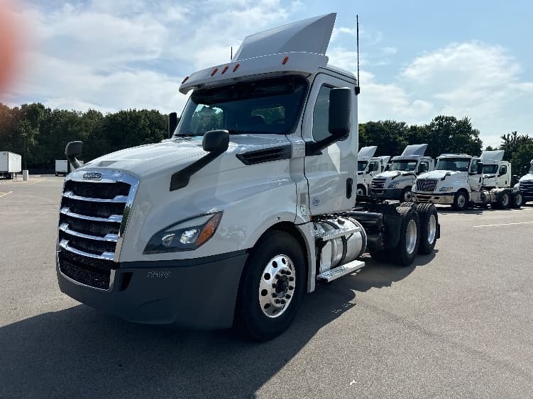 2020 Freightliner Cascadia in Byron Center, MI — photo 3