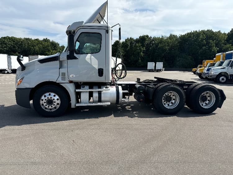 2020 Freightliner Cascadia in Byron Center, MI — photo 4