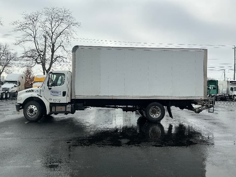 2020 Freightliner M2 106 in Lexington, KY — photo 4