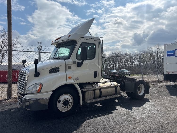 2020 Freightliner Cascadia in Middlefield, OH — photo 3