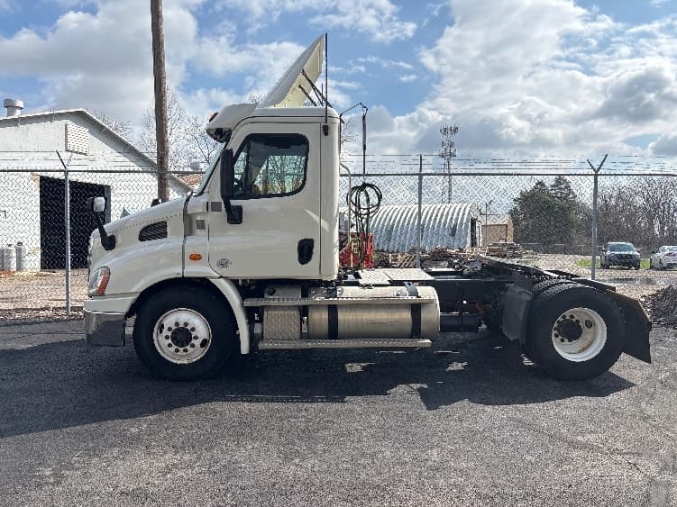 2020 Freightliner Cascadia in Middlefield, OH — photo 4