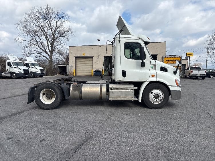 2020 Freightliner Cascadia in Middlefield, OH — photo 8