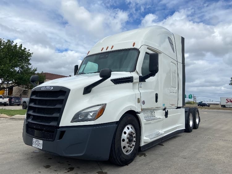 2023 Freightliner Cascadia in San Antonio, TX — photo 3
