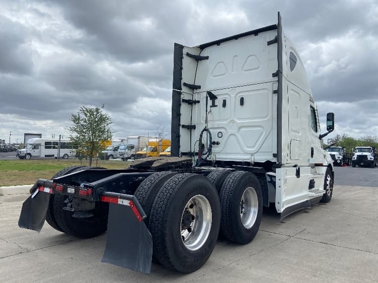 2023 Freightliner Cascadia in San Antonio, TX — photo 7