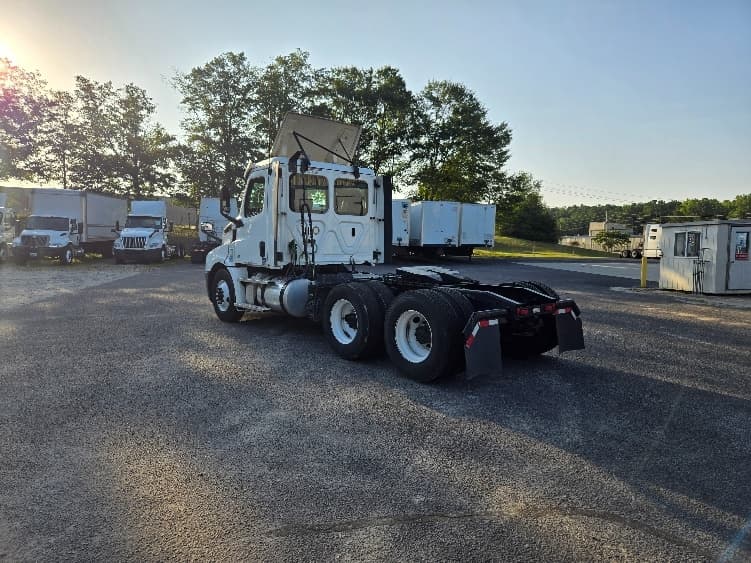 2020 Freightliner Cascadia in Villa Rica, GA — photo 5