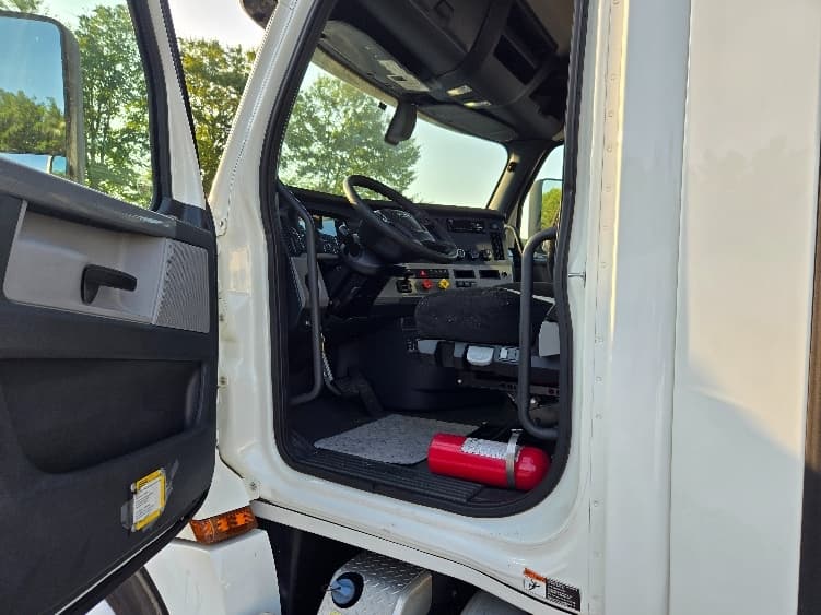 2020 Freightliner Cascadia in Villa Rica, GA — photo 9
