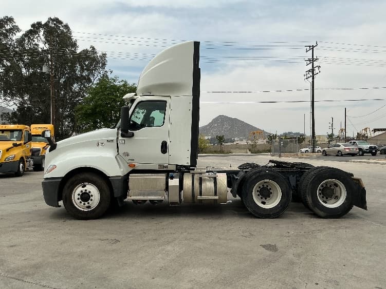 2020 International LT in Fontana, CA — photo 4