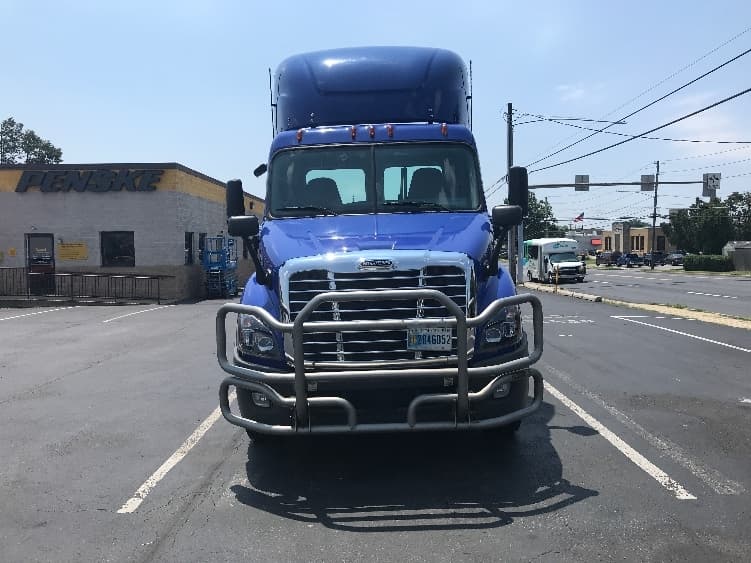 2020 Freightliner Cascadia in Allentown, PA — photo 2