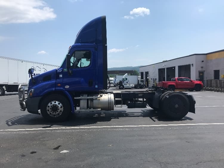 2020 Freightliner Cascadia in Allentown, PA — photo 4