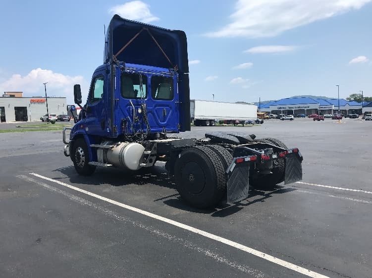 2020 Freightliner Cascadia in Allentown, PA — photo 5