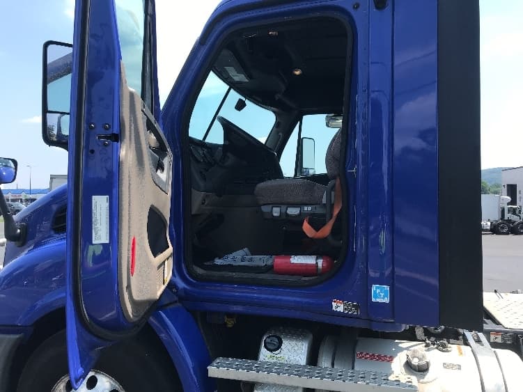 2020 Freightliner Cascadia in Allentown, PA — photo 9