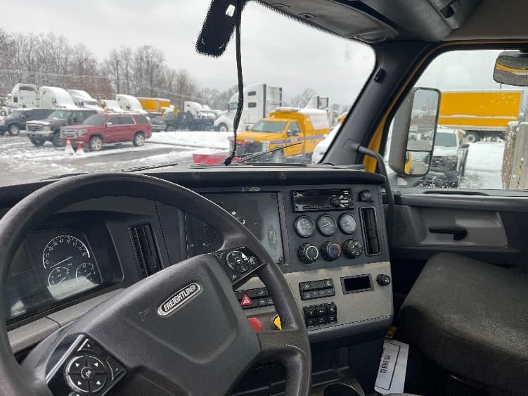 2020 Freightliner Cascadia in Piqua, OH — photo 10