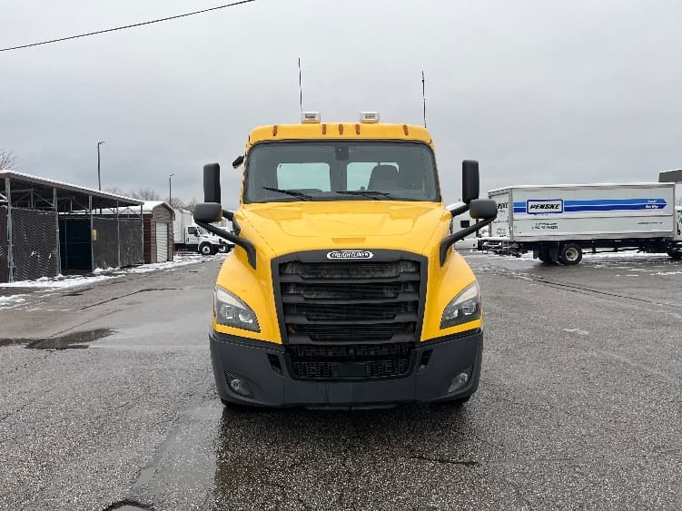 2020 Freightliner Cascadia in Piqua, OH — photo 2