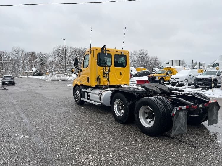 2020 Freightliner Cascadia in Piqua, OH — photo 5