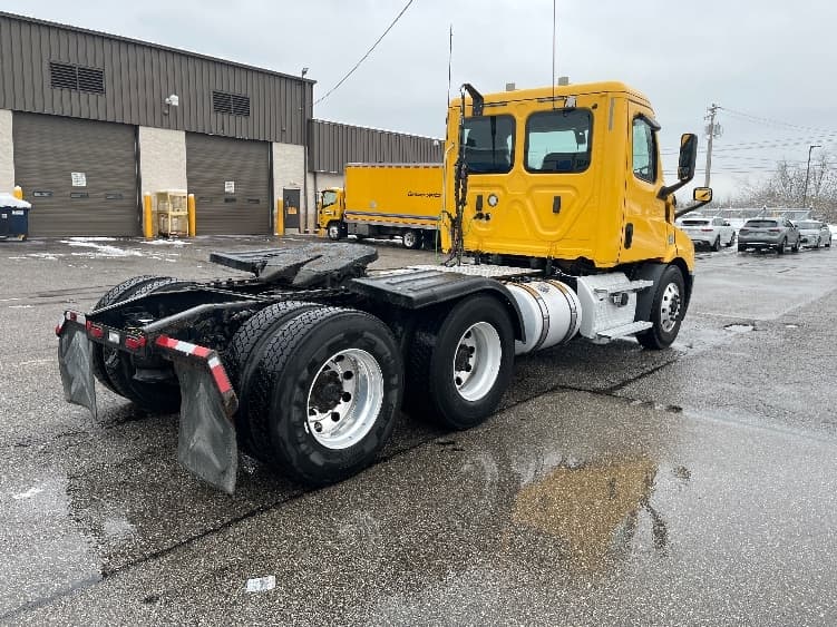 2020 Freightliner Cascadia in Piqua, OH — photo 7