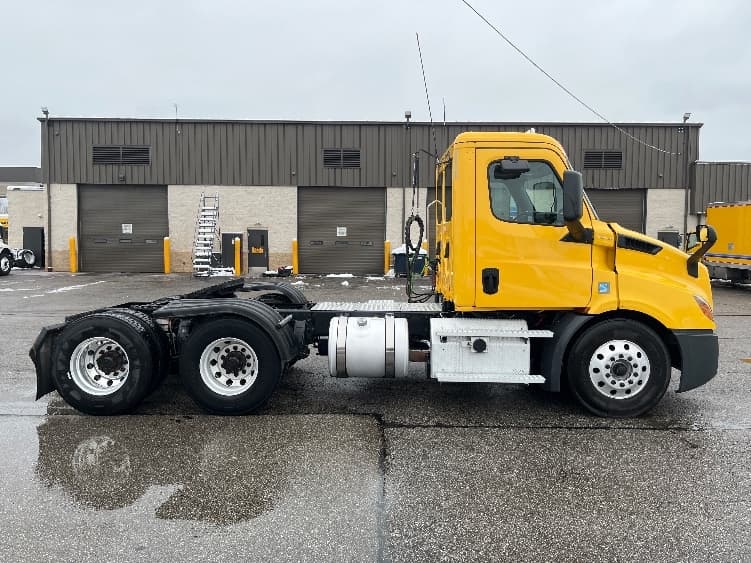 2020 Freightliner Cascadia in Piqua, OH — photo 8