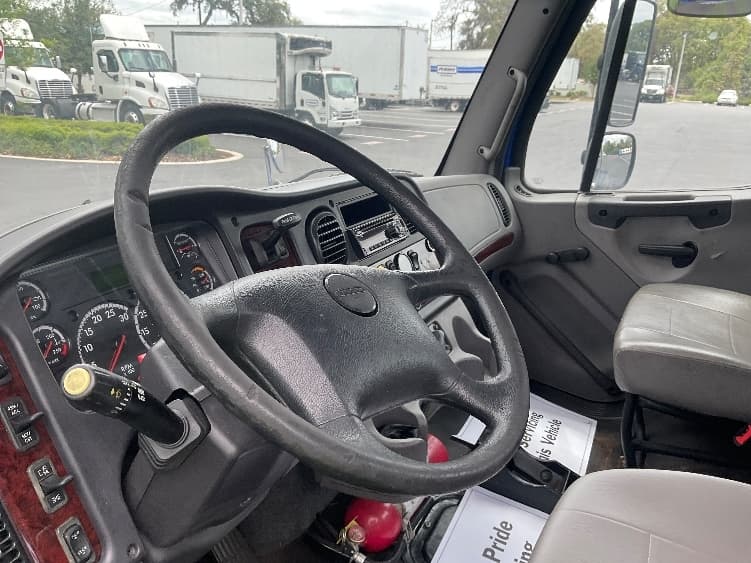 2020 Freightliner M2 106 in Tampa, FL — photo 10
