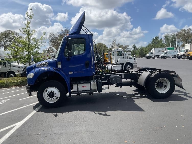 2020 Freightliner M2 106 in Tampa, FL — photo 4