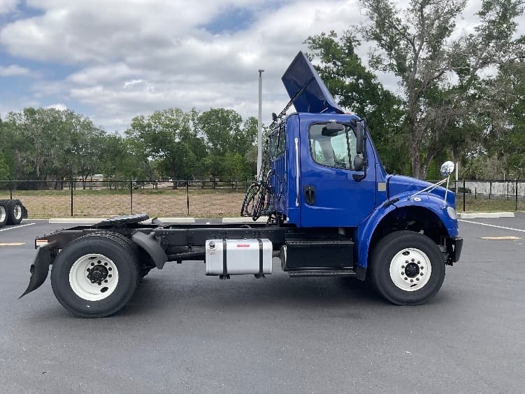 2020 Freightliner M2 106 in Tampa, FL — photo 8