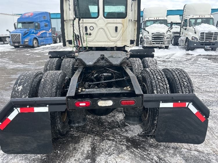 2020 Freightliner Cascadia in Obetz, OH — photo 6