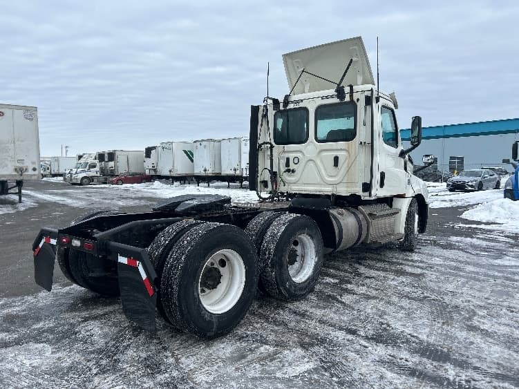 2020 Freightliner Cascadia in Obetz, OH — photo 7
