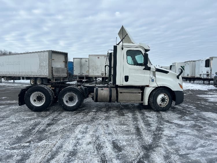 2020 Freightliner Cascadia in Obetz, OH — photo 8
