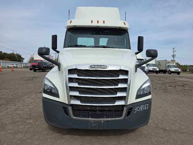 2020 Freightliner Cascadia in Jackson, MI — photo 2