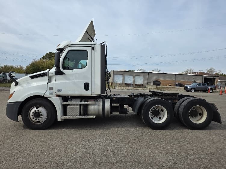 2020 Freightliner Cascadia in Jackson, MI — photo 4