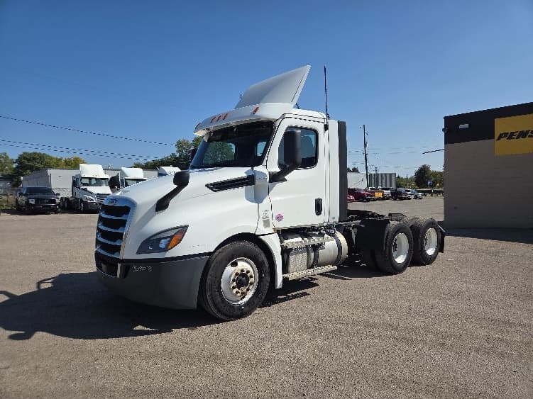 2020 Freightliner Cascadia in Jackson, MI — photo 3