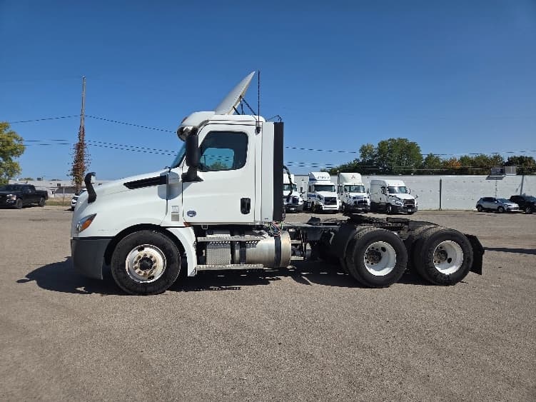 2020 Freightliner Cascadia in Jackson, MI — photo 4
