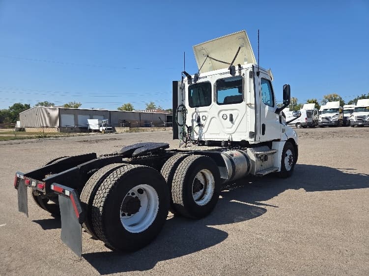 2020 Freightliner Cascadia in Jackson, MI — photo 7
